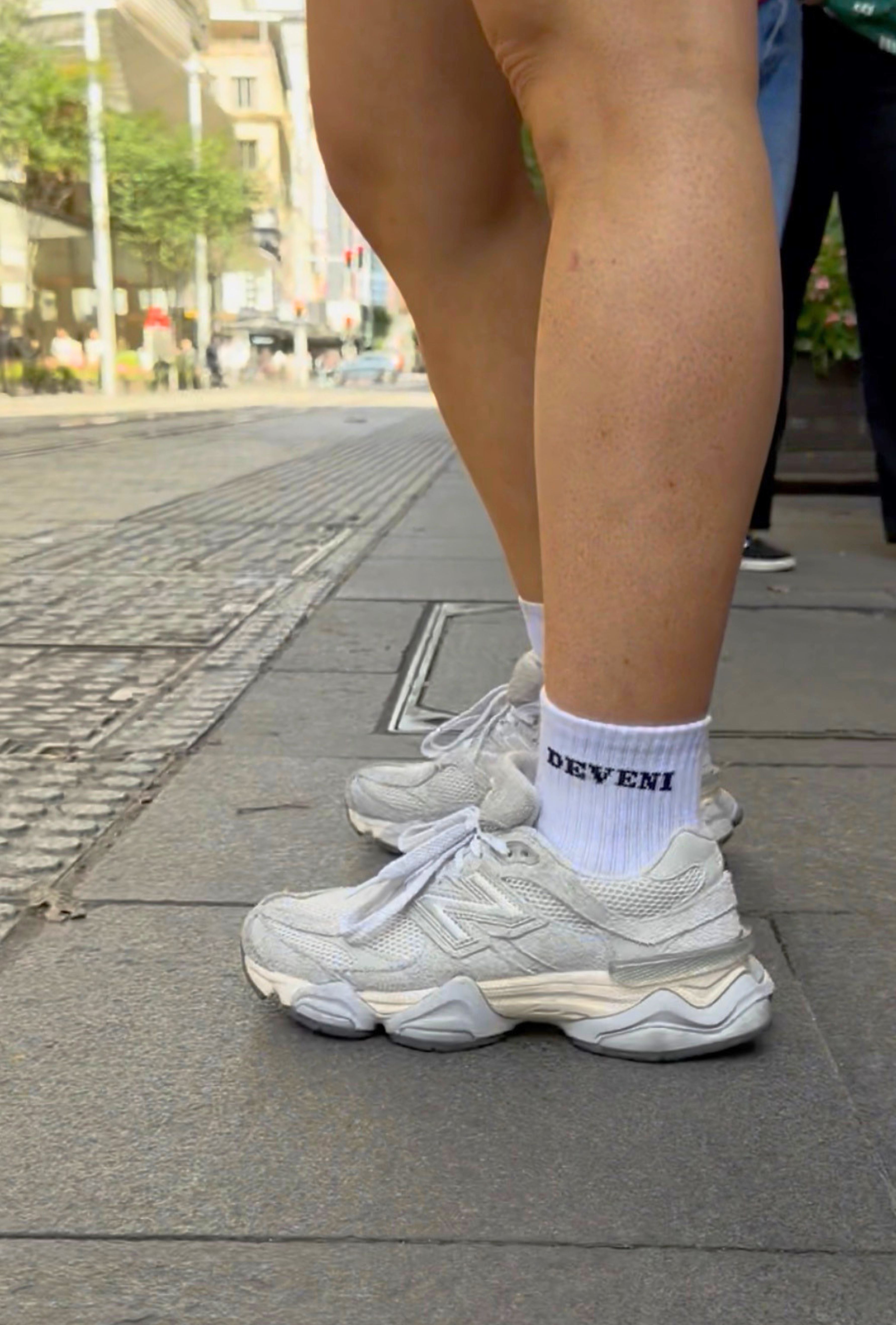 Ultra-soft bamboo blend, cushioned crew socks.